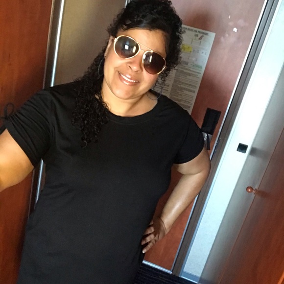 Meet your Posher, Leah - Picture 4 of 5